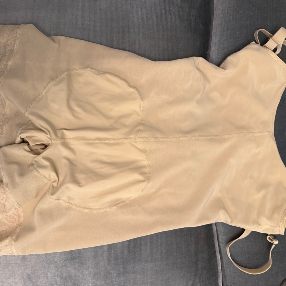 YIANNNA Nude Shapewear Bodysuit with Front Zip - Picture 5 of 6